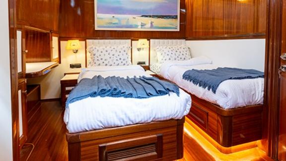 Eine gemütliche Kabine für zwei Gäste auf der Gulet